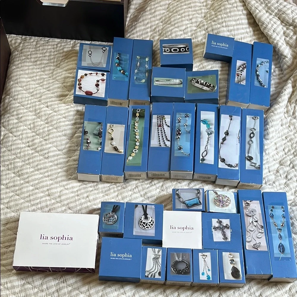 Lia Sophia Jewelry Lot - Picture 1 of 11